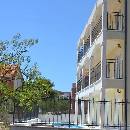 Lägenhetshotell Neli 3*