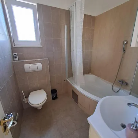 Aparthotel Neli 3*