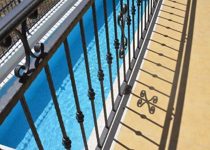 Neli Apartahotel