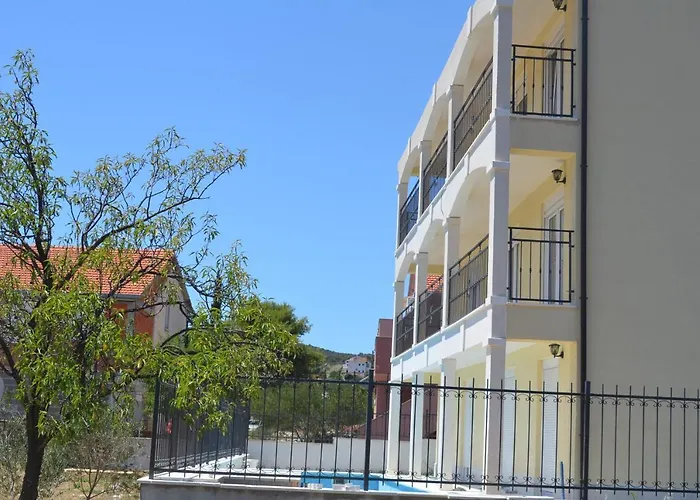 Apartahotel Neli 3*