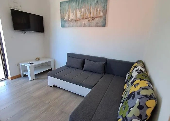 Neli Apartahotel