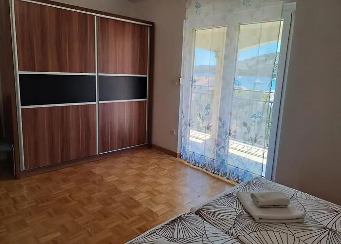 Neli Vinišće