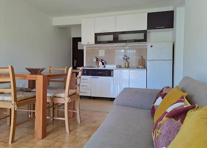 Neli Apartahotel