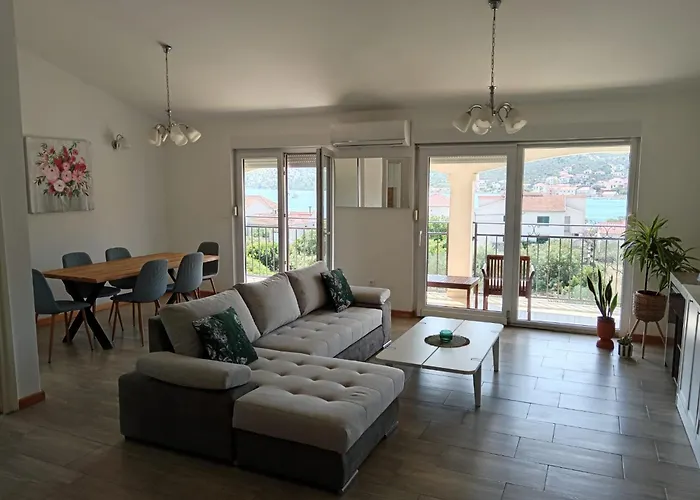 Neli Apartahotel 3*